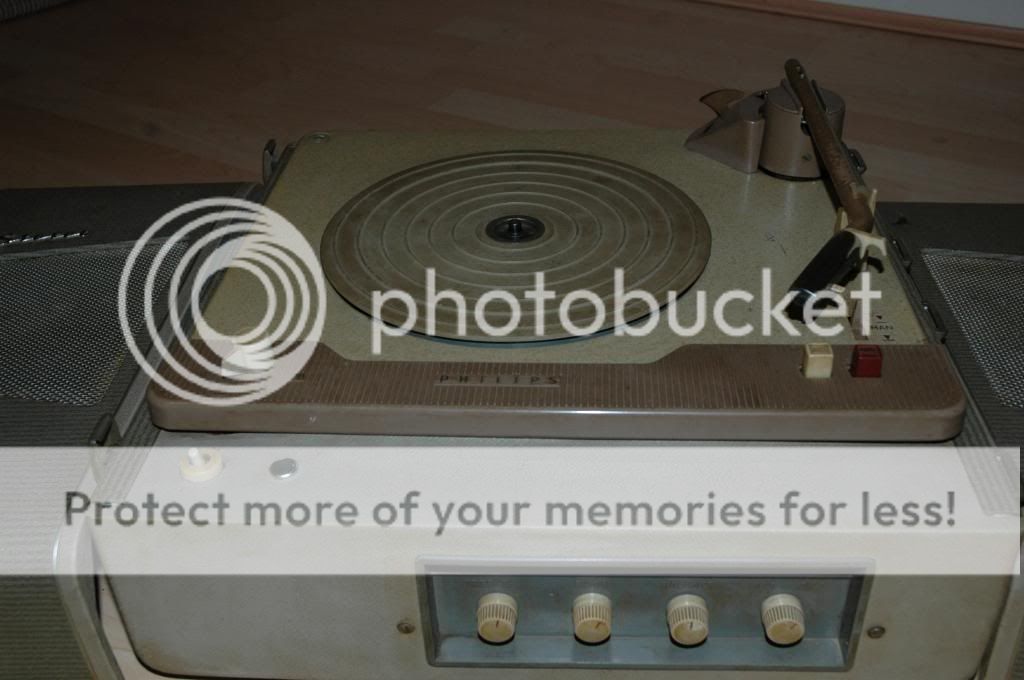 VINTAGE RETRO KITSCH PHILIPS 1950S MOBILE PORTABLE RECORD PLAYER