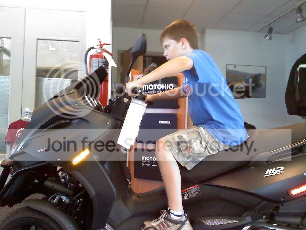 Zane on Piaggio MP3 500